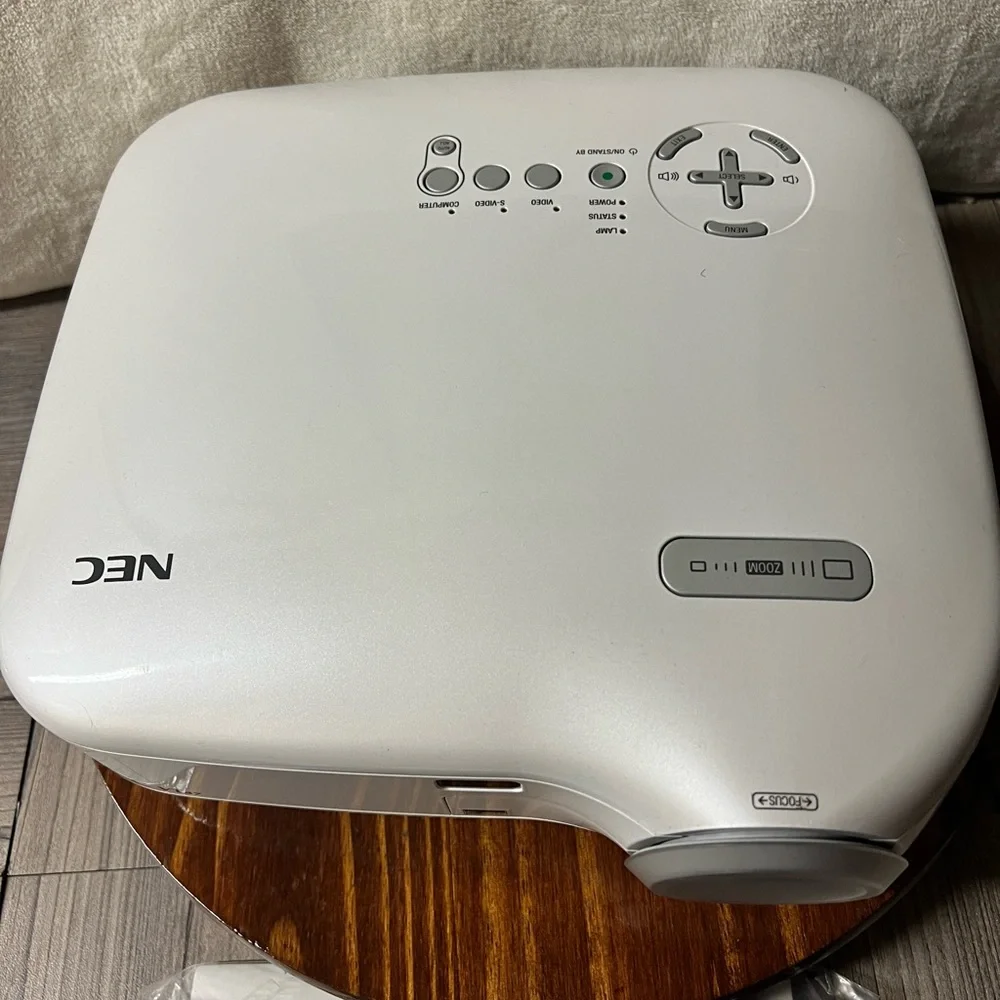 NEC VT470 Portable Video Projector with Remote White Barely Used Tested Works